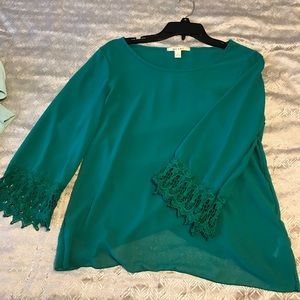 Blue green tulip back top